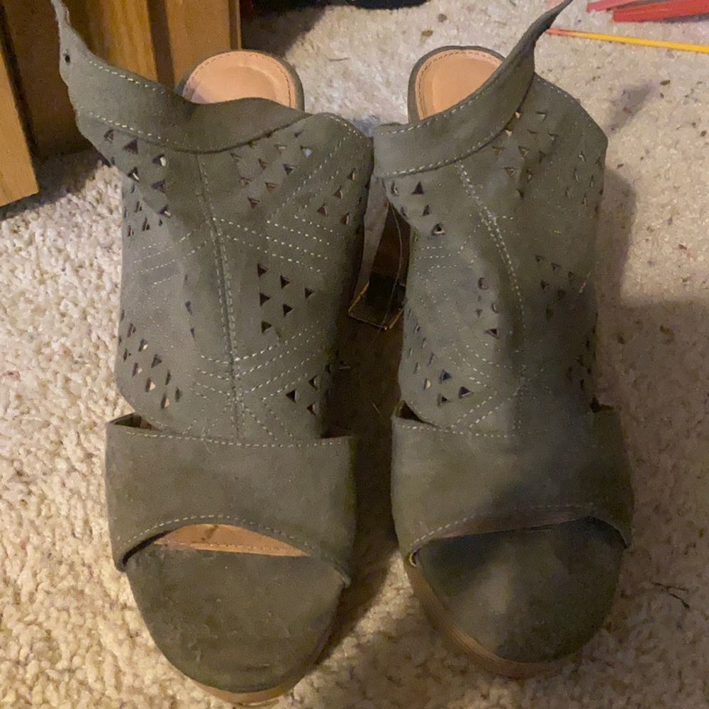 Dark green wedges - size 9